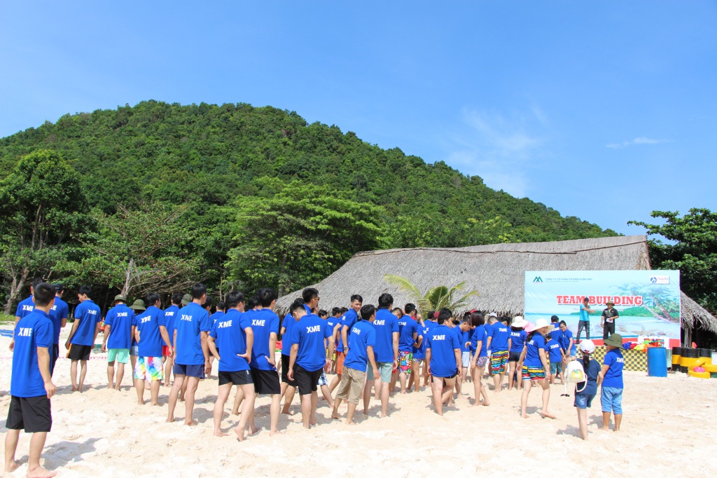 Màu áo xanh XME trên bờ biển Phú Quốc
